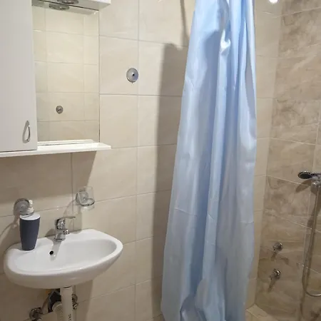 Πανσιόν Milano Rakari